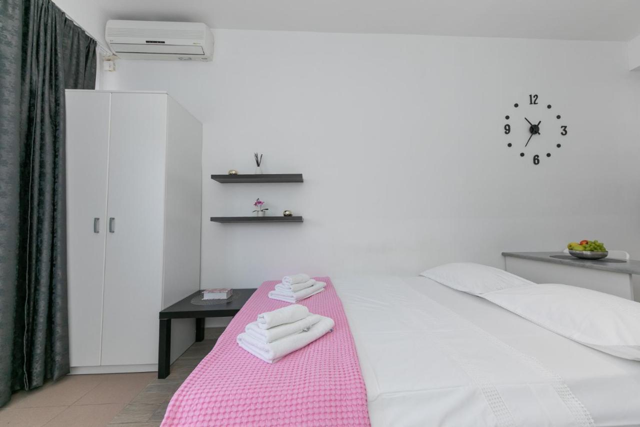 For 2, Wi-fi, Kitchenette, Public Parking, Private Entrance Apartment Split