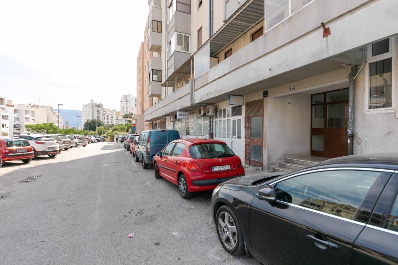 For 2, Wi-fi, Kitchenette, Public Parking, Private Entrance